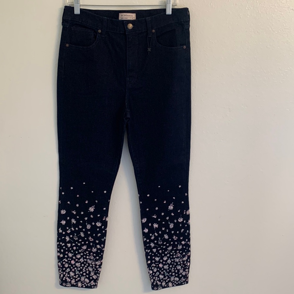 BCBGeneration Dark Blue Rinse Embroidered Daisy Stretch Denim Size 30 NWT